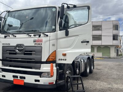 SE VENDE HINO 700 CON INTARDER FLAMANTE AÑO 2015 A TODA PRUEBA